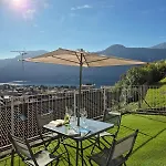 View And Private Covered Parking Space- La Terrazza Di Jo Appartement Mandello del Lario