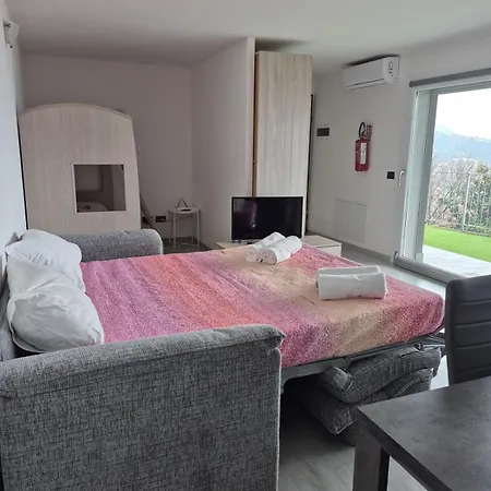 View And Private Covered Parking Space- La Terrazza Di Jo Apartament Mandello del Lario