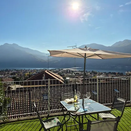 View And Private Covered Parking Space- La Terrazza Di Jo マンデッロ・デル・ラーリオ