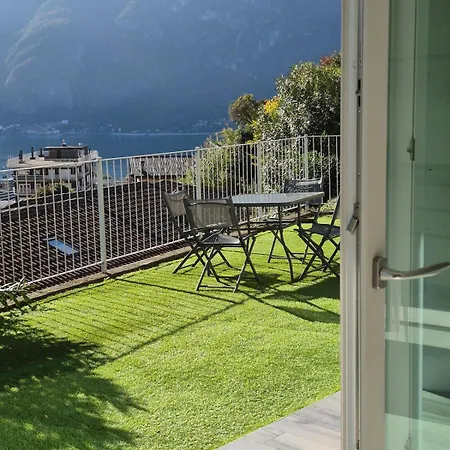 アパート View And Private Covered Parking Space- La Terrazza Di Jo マンデッロ・デル・ラーリオ